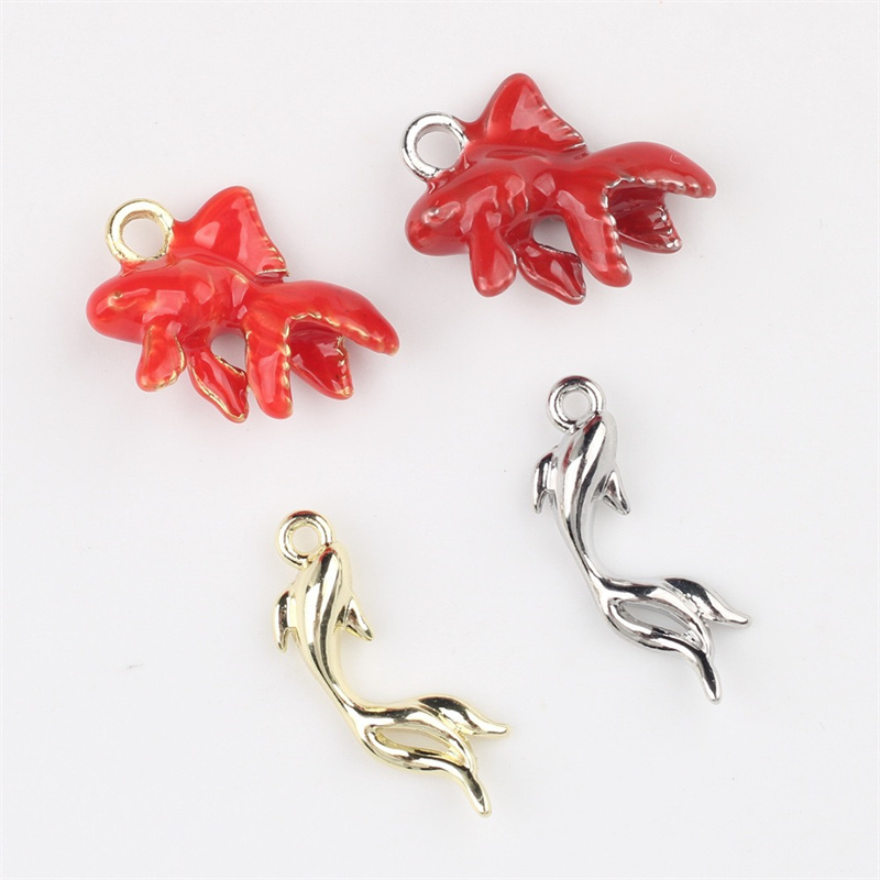 Men Accessories Locket - จัดส่งฟรี 50 ชิ้น/ล็อต drop น้ํามันสัตว์การ์ตูนปลารูปร่างปลาทองโลหะผสม locket